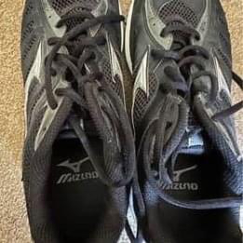 Mizuno Cyclone 3 volleyball shoes
